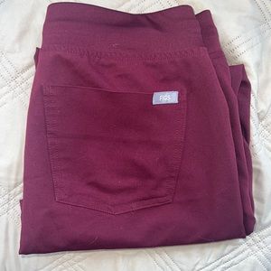 COPY - Figs Jogger Scrubs Regular XS burgundy